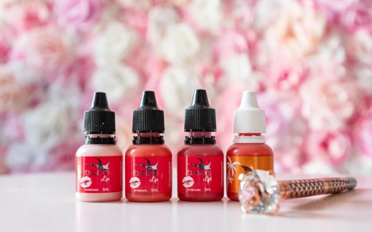 Rode pigmentflesjes voor permanente make-up van de lippen